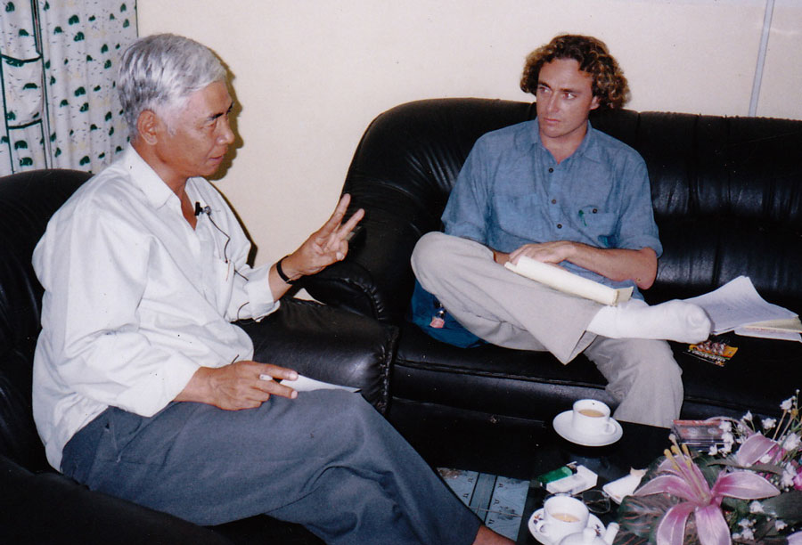 Peter Maguire with Tuol Sleng Prison survivor Van Nath, 1997
